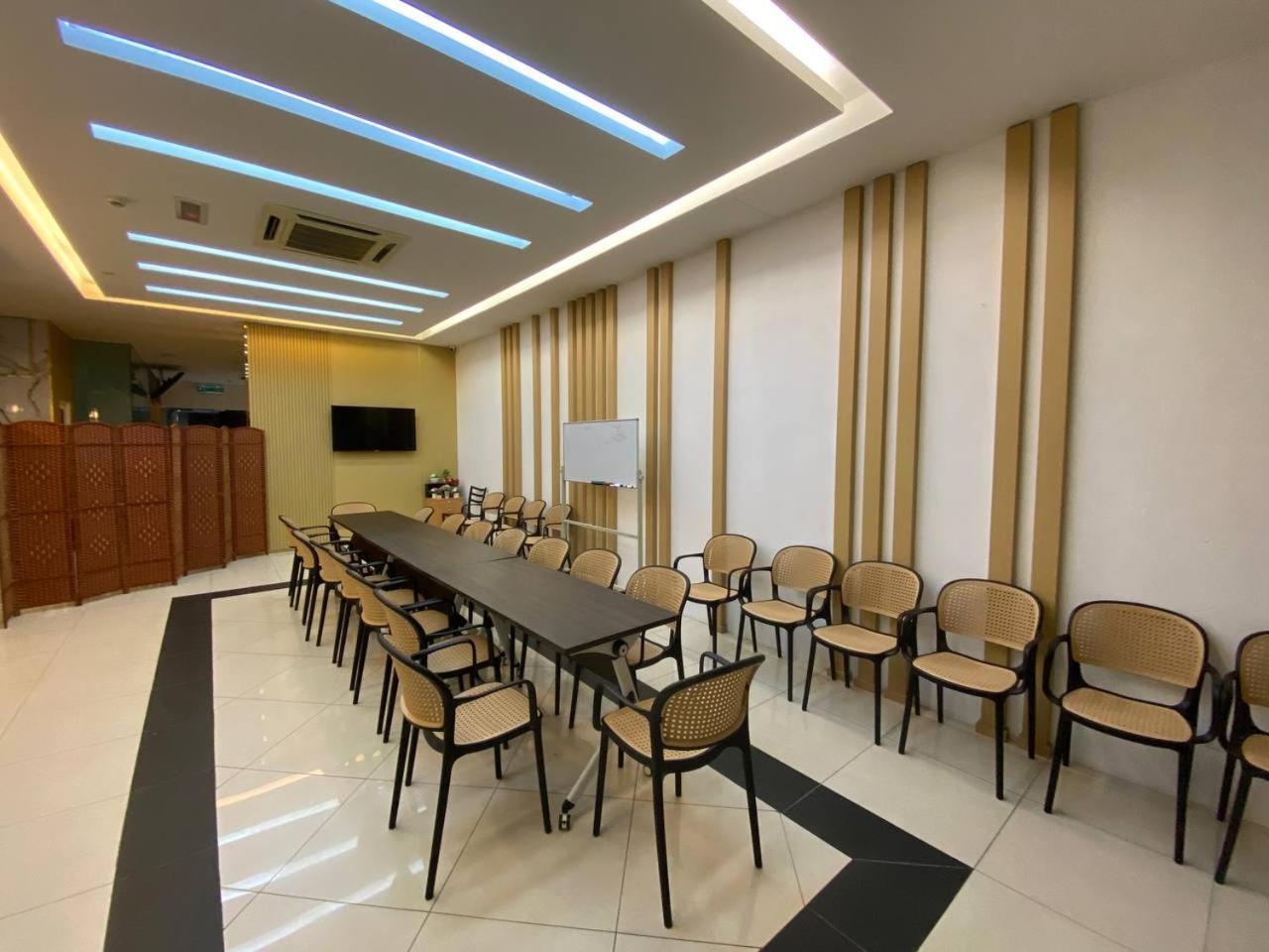Bangi Business Hotel Kampong Sungai Ramal Dalam Dış mekan fotoğraf